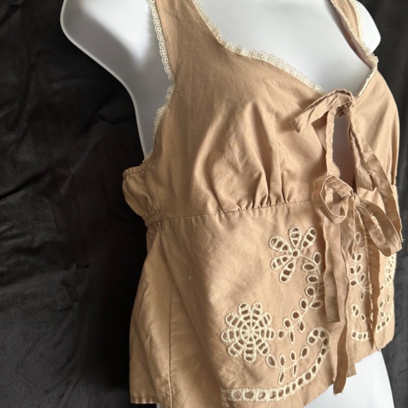 Moon River Eyelet Khaki crop top juniors size L - Picture 6 of 8